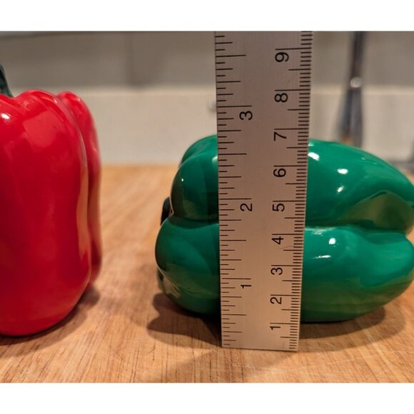 Fitz & Floyd Ceramic Bell Pepper Salt and Pepper Shaker Set - Picture 10 of 11